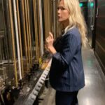 Jennie Garth Instagram - Some #bts from yesterday at the @thehartford & @iheartradio ‘Secret of My Success’ event talking about small business. I never thought at 51, I would be the CEO of my own small business. I’ve spent years dreaming up ideas and am so happy to be able to share my journey with other entrepreneurs. There really is no “secret”, it’s just hard work and perseverance that eventually will pay off if you keep at it. I liken starting your own business or projects to pushing a small ball up a mountain with your nose. Sometimes it feels impossible to get to the top, but you just have to keep pushing, even when that ball slips and falls a little or even all the way back to the bottom. I KNOW I can do it, and I know you can too! Tell me about your small business and how you succeed…I want to know! 🖤JG #smallbusiness #ichooseme #iheart