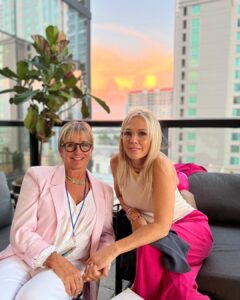 Jennie Garth Instagram - A 90’s Con Dump 💛 Tampa Convention Center