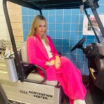 Jennie Garth Instagram – A 90’s Con Dump 💛 Tampa Convention Center
