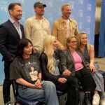 Jennie Garth Instagram - We conned so hard!! I ❤️ getting to meet and feel all the love each of you bring. My cast and I are so grateful for all of your support and patience. I hope you all love your #ichooseme merch and wear it proudly💕 Until next time 😘 🖤JG Pittsburgh, Pennsylvania