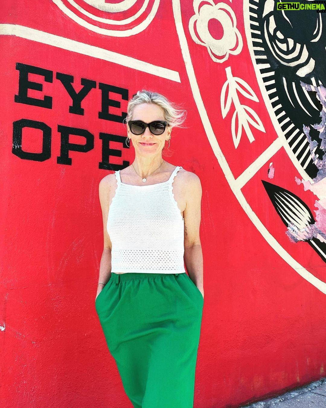 Jennie Garth Instagram - Keep your eyes open people! Good things are COMING. Even if things don’t make sense right now, it all works out in the end. I promise 😘 Do you believe you’re always right where you’re supposed to be?🤔😇 I know I do😘