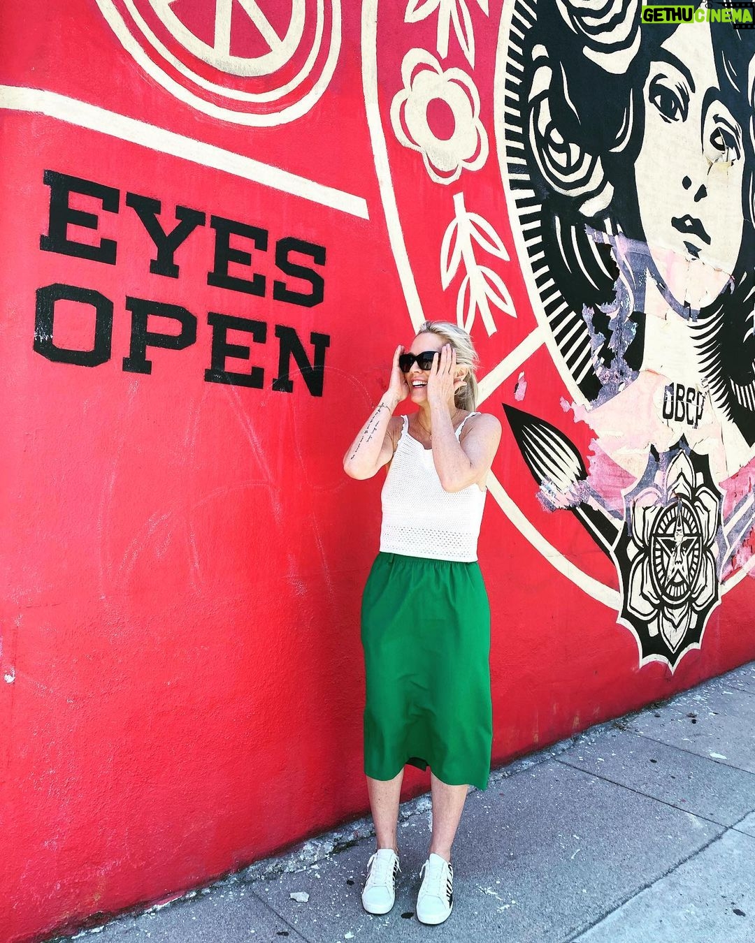 Jennie Garth Instagram - Keep your eyes open people! Good things are COMING. Even if things don’t make sense right now, it all works out in the end. I promise 😘 Do you believe you’re always right where you’re supposed to be?🤔😇 I know I do😘