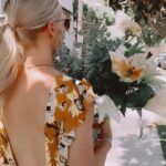 Jennie Garth Instagram - Oooo baby it’s #friday so I got you some flowers😍