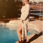 Jennie Garth Instagram - #tbt I was going out to do my morning chores and someone needed to commemorate this high fashion look 🤣 #thanks #fashionmodel #hfd Phoenix, Arizona