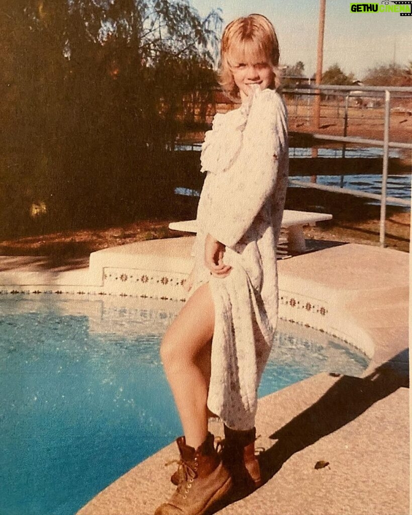 Jennie Garth Instagram - #tbt I was going out to do my morning chores and someone needed to commemorate this high fashion look 🤣 #thanks #fashionmodel #hfd Phoenix, Arizona