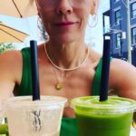 Jennie Garth Instagram - It’s a two smoothie kinda #tuesday Do you want the green one or the white one? I’m like 🤷🏼‍♀️ #smoothie #obsessed #health The truth is I drink a green/coco smoothie most everyday, def before I workout. My daughter thinks it’s disgusting😆. It gives me energy and it’s an easy way to start my day. Do you guys want the recipe? ♥️JG