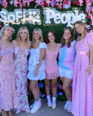 Jennie Garth Instagram - A lifetime of singing in our car brought my tribe together for such an epic night! 🎶👯‍♀️👯‍♀️👯‍♀️
Thank you @people @chiumelo and @sofistadium @laurenstaffordwebb for letting us crash your suite!😍
WE HAD THE BEST TIME dancing and singing every word💕 Such a great group to share the night with! 
@taylorswift I want to personally thank you for the years and years of feeling seen you have given my girls thru your gorgeous lyrics and story telling. You were a constant in their childhoods. We always had you blasting on the radio every-time we were in the car. 
I teach them to love and respect themselves and fill their worlds with grace,  strength and kindness. Your music delivers those positive messages loud and clear. So thank you for helping me shape them into the incredible women they have become and for shining your beautiful light for the world ❤️ 
💕The night wouldn’t have been what it was without my friend @becknyc and her beautiful @loveshackfancy dresses. We all felt so pretty 👗🎀
#daughters #music #love #invisiblestring #fearless #cruelsummer #lover #dancingwithourhandstied #girlpower