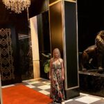 Jennie Garth Instagram - Lion around in #cincinnati 🦁 Jeff Ruby's Steakhouse, Cincinnati