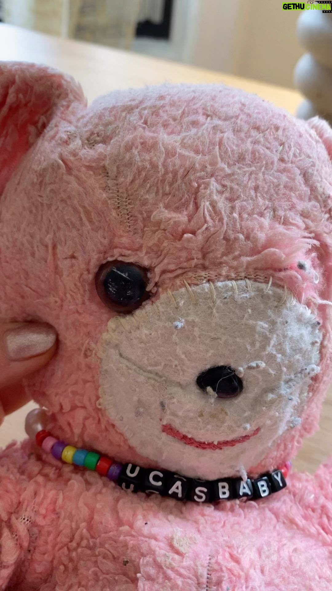 Jennie Garth Instagram - Loving me since April 3rd, 1972 thanks to my dad. I held this guy every night, and now he watches over my oldest daughter @lucabellabella and keeps her safe. Ted E. Bear getting some TLC ππ§Έπ Did you have a teddy bear? New York City