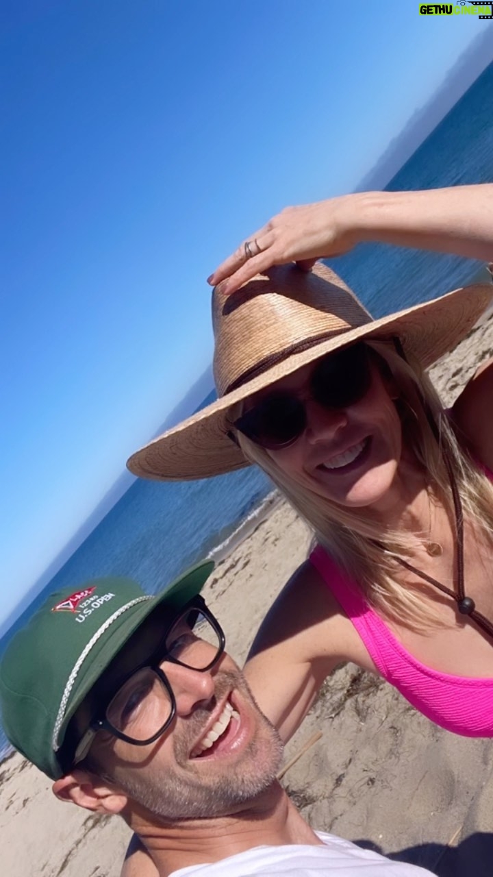 Jennie Garth Instagram - Beach day with the hub💗 @dirvla always has the right tunes for the occasion🎶❤️ (I’ll put a link in my stories for this one. It’s one of our favorite summer songs!) @futureislands PCH ( Pacific Coast Highway) ❤