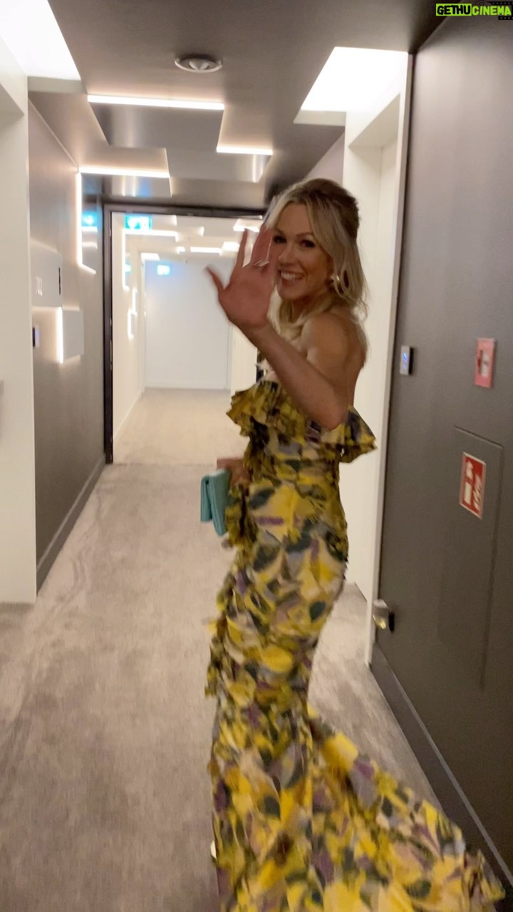 Jennie Garth Instagram - On my way! 💛JG Berlin, Germany