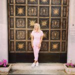 Jennie Garth Instagram - It’s a pink summer 💕☀️👙🎀 #thinkpink #barbie #pink #pinkpinkpink #summervibes #summer