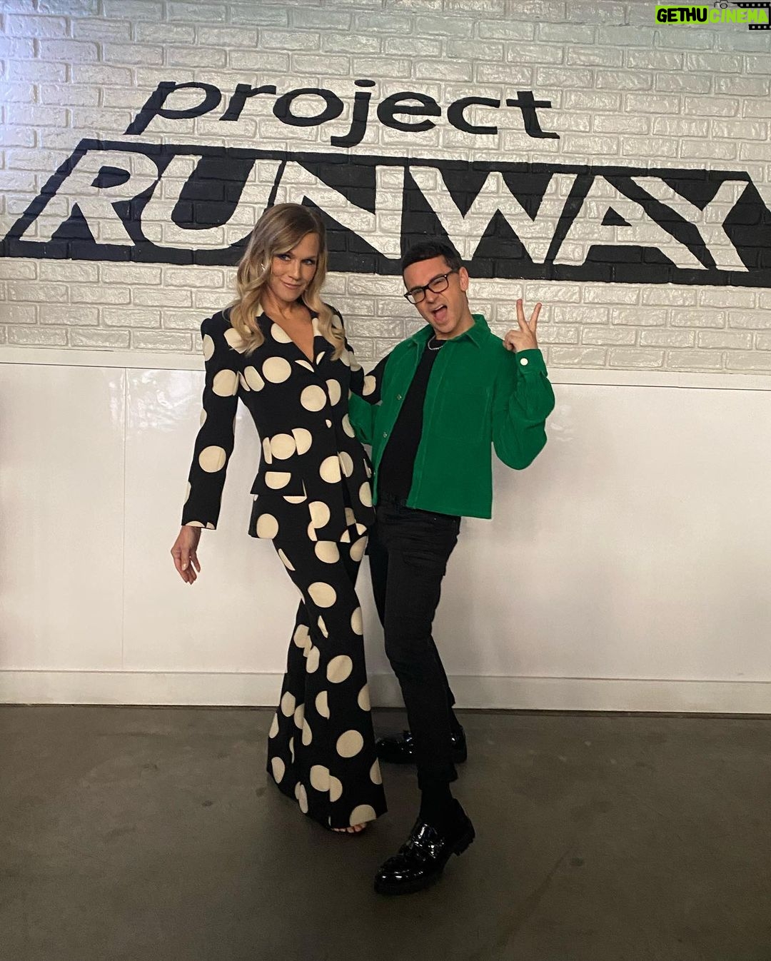Jennie Garth Instagram - A little #bts on the set of @projectrunwaybravo My girls and I have watched this show since the very beginning so it was super fun to get to be a guest judge for the #90’s episode this All-Star Season. Thank you for having me @bravotv💕 @ninagarcia @elainewelteroth @brandonmaxwell @csiriano you are the true All Stars!🤩❤️ And anytime with you @danielmartin doing my makeup is heaven, I love you! Day 1 makeup by @taylorfitzgerald_ Hair by @valeriethehairstylist 😍 And of course dressed by the one and only @csiriano 💗 New York, New York