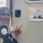 Jennie Garth Instagram - A little #bts on the set of @projectrunwaybravo My girls and I have watched this show since the very beginning so it was super fun to get to be a guest judge for the #90’s episode this All-Star Season. Thank you for having me @bravotv💕 @ninagarcia @elainewelteroth @brandonmaxwell @csiriano you are the true All Stars!🤩❤️ And anytime with you @danielmartin doing my makeup is heaven, I love you! Day 1 makeup by @taylorfitzgerald_ Hair by @valeriethehairstylist 😍 And of course dressed by the one and only @csiriano 💗 New York, New York
