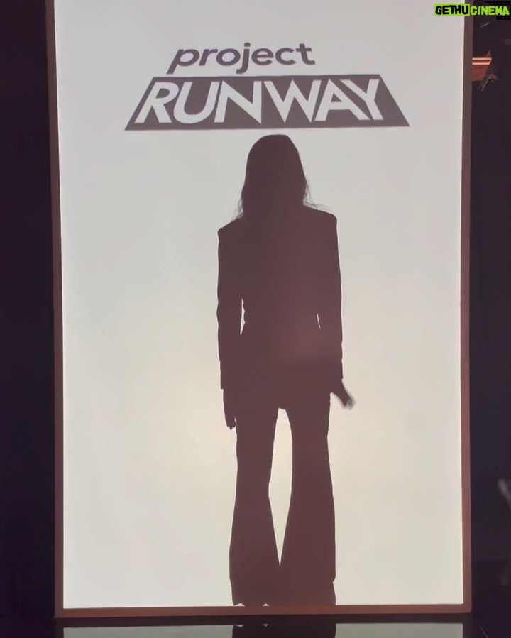 Jennie Garth Instagram - A little #bts on the set of @projectrunwaybravo My girls and I have watched this show since the very beginning so it was super fun to get to be a guest judge for the #90’s episode this All-Star Season. Thank you for having me @bravotv💕 @ninagarcia @elainewelteroth @brandonmaxwell @csiriano you are the true All Stars!🤩❤️ And anytime with you @danielmartin doing my makeup is heaven, I love you! Day 1 makeup by @taylorfitzgerald_ Hair by @valeriethehairstylist 😍 And of course dressed by the one and only @csiriano 💗 New York, New York