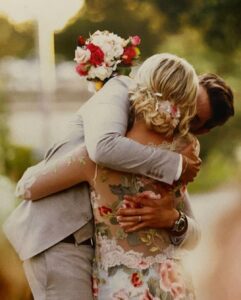 Jennie Garth Instagram - Yesterday, 7/11/15 marked our 8 year wedding anniversary. I thank the stars above for our marriage. I love the way it has changed us both into more patient, loving and understanding humans, not just with each other but with everyone around us. You make me a better person @dirvla. You aren’t much of a gambler but let’s be honest, you hit the jackpot👯‍♀️👯‍♀️ 🤣 I love you babe! ❤️