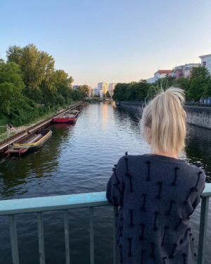 Jennie Garth Instagram - Auf Wiedersehen Germany 🇩🇪
Danke schön! We had a blast!😘 
1) Italian lunch on some lake we stumbled upon. 
2) When you see a giant strawberry, you stop and buy something made of strawberries. 3) The only pics we ever have of ourselves are thanks to Dave’s long arms😆 
4) Going down 
5) Watching the river run  6) Last sunset  7) Best nights ever! 8) Maybach! 9) Into the metal tube to be thrust across the globe 😳 10) Don’t think that’s what they’re intended for, but whatever works for you babe 💚
#germany #travel #love
