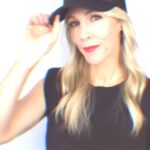 Jennie Garth Instagram - *New trucker hat drop available now! #ichooseme 💕🧢 Shop at JennieGarth.com or use the link in my bio 😘
