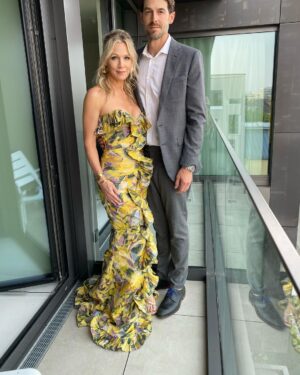 Jennie Garth Instagram - Celebrating the first night of summer with @raffaello.deutschland 
So fun making new friends in Berlin!☀️🍉🌻😎🍬
Makeup & Hair by @steffiwillmann 
Dress by  @michaeldepaulo 
from @janeylopatypr 💛