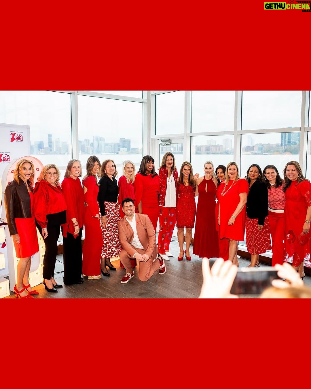 Jennie Garth Instagram - Feeling incredibly grateful for the opportunity to share my voice as the keynote speaker at last night’s Go Red for Women experience in NYC, thanks to the American Heart Association. ❤️ It was an honor to stand alongside such inspiring women and advocate for heart health! ❤️🗽#GoRedForWomen #americanheartassociation #GRFW 💄@taylorfitzgerald_ 👱🏻♀️@valeriethehairstylist New York, New York