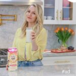 Jennie Garth Instagram - #ad Rise and shine, breakfast fam! ☀️🥱 Begin your day on the right sip with the rich & creamy, non-dairy @planetoat Oatmilk! Whether you’re drinking straight from the glass, whipping up your favorite recipes, adding a splash to your coffee, or pouring it over your cereal, Planet Oat is the perfect breakfast companion! Join me, and raise a glass🥛 (of Planet Oat Oatmilk, of course!) to a morning filled with flavor and fun!💛 #PlanetOatPartner
