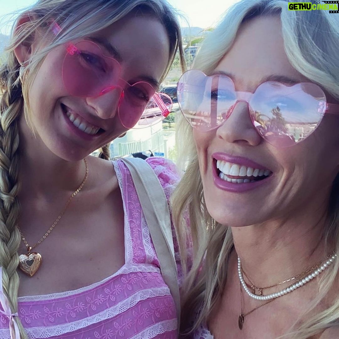 Jennie Garth Instagram - These women π There are so many incredible women in my life that have shaped me into the woman I am today. I am so grateful for all of them!! Happy #internationalwomensday to all the women everywhere! #women #love #family #whoruntheworld