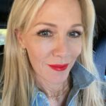 Jennie Garth Instagram - The future is red! ❤️💋🌹💃🏼❣️And I am here for it. Thank you for all that you do @nancyatheart and @american_heart I am so proud to be an ambassador for heart health and work to spread the word to women everywhere about how important it is to take care of ourselves. Here’s a message to all my insta fam…It’s heart month and there’s still time to set up that Dr appt to have your heart checked out! Go find out your numbers (cholesterol, blood pressure, bmi are a few I like to keep my eye on!) Also, remember if you have heart disease in your family it’s def time to find a cardiologist and get proactive. I❤️u 🖤JG #ichooseme #wednesday #hearthealth #love