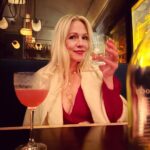 Jennie Garth Instagram - Happy day after Valentine’s Day to all the lover’s of love ❤️ 🖤JG Gwen