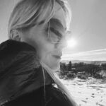 Jennie Garth Instagram - Happy #MLK day everyone- 🖤JG #healing #understanding #growth #love #gratitude