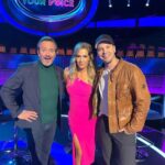 Jennie Garth Instagram - 🎼Is this the real life? Is this just fantasy? 🎶 It's QUEEN NIGHT tonight on I CAN SEE YOUR VOICE! And yours truly is a guest detective so tune to Fox tonight at 8pm/7c. This was one of my favorite experiences not only because I adore @kenjeong but I loved hearing all the talented voices...plus I'm very competitive so do you think I chose correctly? Who do *YOU* think is a good singer? 🎤 @seeyourvoicefox #ICanSeeYourVoice