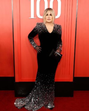 Jennifer Coolidge Instagram - #TIME100 was a well-deserved honor and salute to such an extraordinary combination of people all together under one roof! ❤️🙏 @TIME 

See them be honored and hear their toasts tonight at 7/6c on ABC and streaming on Hulu & Disney+ xoxoxo