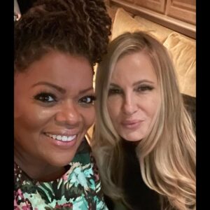 Jennifer Coolidge Instagram - Just got to meet her In the flesh -- @yvettenicolebrown -- she's as happy to be out of the house as  am!!