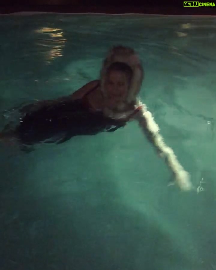 Jennifer Coolidge Instagram - * Bathing cap synthetic fur! * North Dakota