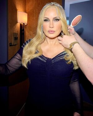 Jennifer Coolidge Instagram - It was a monumental night at the @GLAAD Media Awards! ✨ More important than ever to support the LGBTQ+ community 🏳️‍🌈 Thrilled to be there on such an important night!

Extra thanks for the gracious acknowledgement and for arranging my special surprise, @JaneLynchOfficial! 
It really was an extraordinary night ❤️💕❤️💕 You always kill it @Margaret_Cho xoxoxo

Watch the #GLAADawards tonight at 7pm PT / 10pm ET on @Hulu 💋 

#SarahKateEllis #KristenHenderson #JaneLynch #ChristinaAguilera #SarahMichelleGellar #FrankieGrande #BadBunny #RickyMartin #GeenaDavis #BillyEichner #CheyenneJackson #Fletcher #OrvillePeck #GabrielleUnion #Shangela #AnthonyAllenRamos