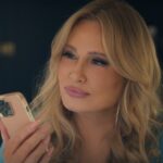 Jennifer Coolidge Instagram - From one human to another, @Discover makes it easy to talk to their 24/7 US based customer service 🙌 🤖 #ad