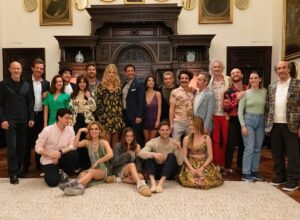 Jennifer Coolidge Instagram - To everyone who worked on #TheWhiteLotus, congrats on the multiple #GoldenGlobes nominations 🎉 I’m brimming with gratitude to have been in the company of such a charismatic group of people!

Strolling the streets of Sicily with these actors was beyond my wildest dreams ❤️💕 

If you get a chance, stop by the graveyard 😉🌊