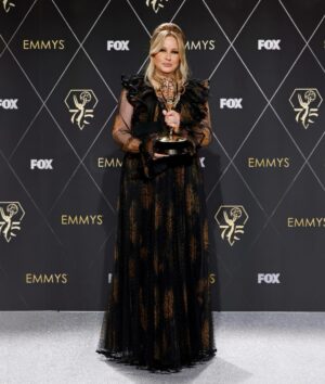 Jennifer Coolidge Instagram - Congratulations to last night’s #Emmy winners & thank you to the @TelevisionAcad 💛✨ Carol Burnett, Christina Applegate, Peter Dinklage & Niecy Nash were some of my highlights of the night 😍