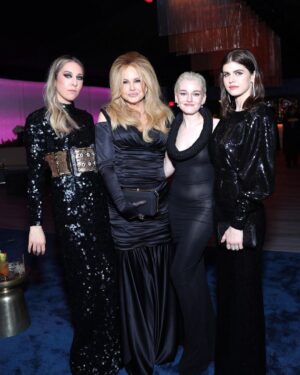 Jennifer Coolidge Instagram - Thank you for the fab party @VanityFair !!! You went above and beyond…. A bunch of expert party planning people involved that was very clear - Just when you thought you couldn't wear your  excruciating heels for one more sec.... A girl (yeah they're like way more substantial) and boy came over to me and asked me if I'd like to wear some comfortable shoes home --I said “YESSSS! Are you serious!?” So they handed me a pair of black "Rothy's"..... They made sure to tell me that they were  made from 100% recycled materials (mostly plastic bottles) Oh my god what a brilliant idea and it changed my night in an instant...and it turned my night into a dream!!!🙏❤️🙏❤️💋💋XOX