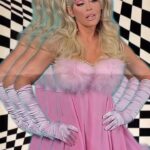 Jenny McCarthy-Wahlberg Instagram - Shoutout to glam squad from this weeks show on @maskedsingerfox @beautybyangee - makeup @scottkinghair -hair @warrenalfiebaker - stylist @formlessbeautybyjenny - gloss #makeuplook #makeupartist #hair #hairstylist #hairstyles #lipgloss