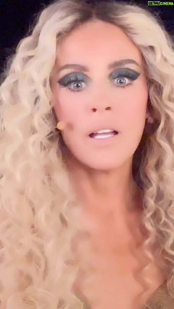 Jenny McCarthy-Wahlberg Instagram - Well if I gotta go someday, I think this is my best option. At least I’ll look fabulous taking my last breath. #hair #makeup #wardrobe #gays #fabulous #hairstyles #makeuplooks #makeupideas #makeuptutorial #fashionstylist #beauty #beautyaddict