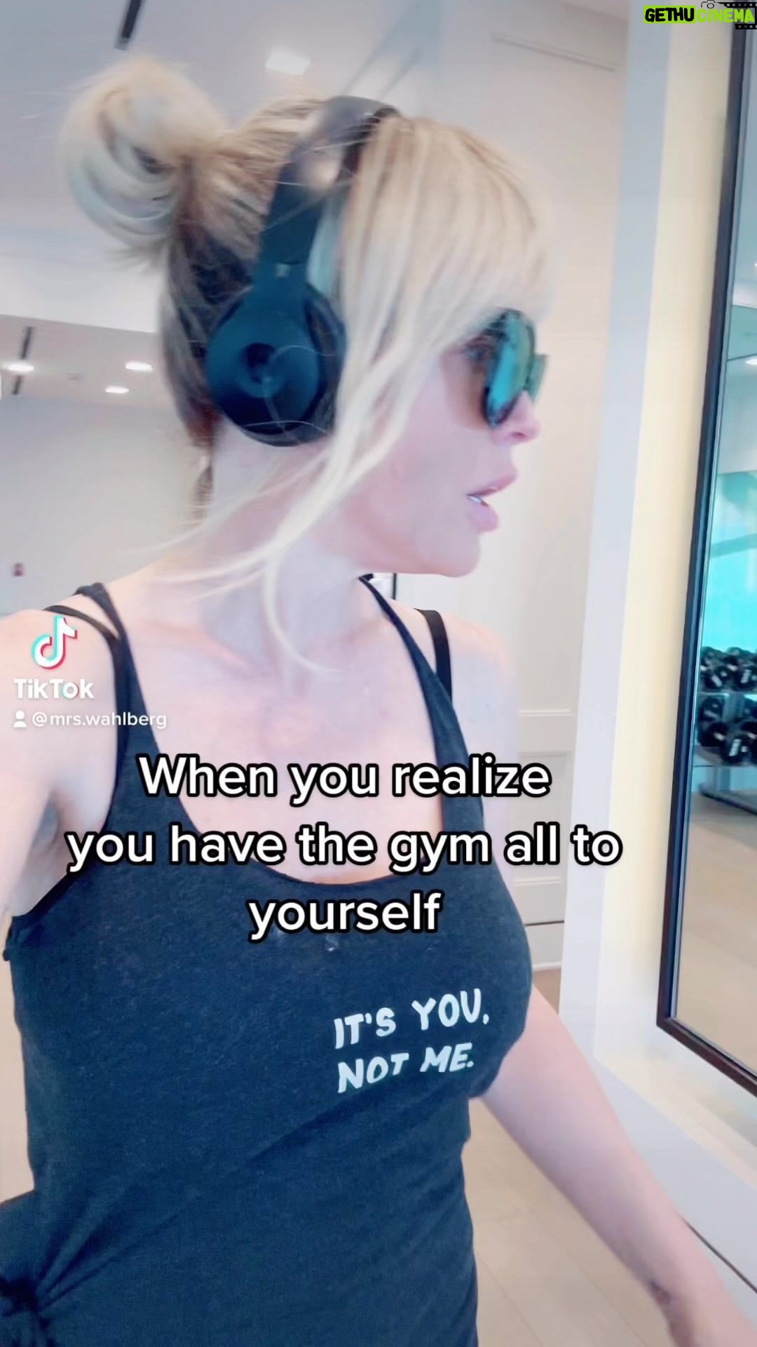 Jenny McCarthy-Wahlberg Instagram - It’s the little things. #gym #workout #noperverts