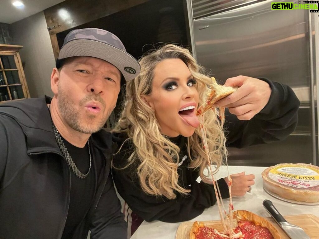 Jenny McCarthy-Wahlberg Instagram - I don’t know about you, but it’s not Christmas in our house without @giordanospizza. 🍕 It’s our favorite Chicago pizza and we love sending one out as holiday gifts every year. We love it so much, this just might be this year’s holiday card. They ship nationwide, so you can order some wherever you live! #giordanos #giordanospizza #eatpizza #the1 #ad