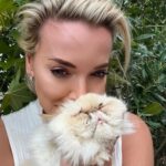 Jenny McCarthy-Wahlberg Instagram – Great news!!! My girlfriend found her kitty!! I can’t believe it. Thank God. And thank you for all the support! 
@jennnolden ❤️❤️❤️❤️😻😻😻