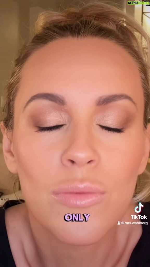 Jenny McCarthy-Wahlberg Instagram - Thank GOD I’m getting a LIVE #makeup lesson Saturday 1/13/24 at 4 pm PCT with @beautybyangee on the @formlessbeautybyjenny page. Get your Bronzed Beauty palettes ready. Let’s do this! #makeup #makeupartist #makeuptutorial #makeuplooks #makeuptransformation #makeupaddict #makeuplover #makeuptutorials #crueltyfreebeauty #crueltryfreecosmetics #vegan #cleanbeauty #eyeshadow
