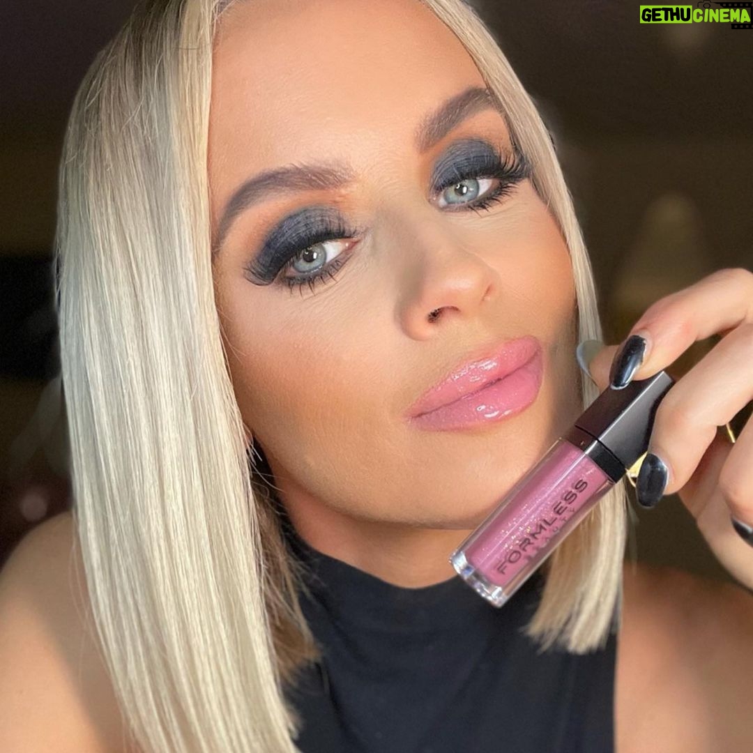 Jenny McCarthy-Wahlberg Instagram - It’s a #Manifest kinda day for me. 💕. @formlessbeautybyjenny #makeup #makeuplife #blog #blogger #gloss #glossy #glossgirls #glossaddict #makeupaddict #vegangloss #manifest #cleanmakeup #vegan #crueltyfree