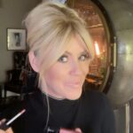 Jenny McCarthy-Wahlberg Instagram - So excited to tell you that I’ll be on The Beauty Edit next week to chat about my @formlessbeautybyjenny lipgloss 💋 Hope you guys can tune in on June 8th at 6pm EST / 3pm PST. You can purchase on @talkshoplive. Link in bio. #vegan #crueltyfree #lipgloss #madeinusa #thebeautyedit