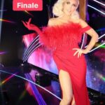 Jenny McCarthy-Wahlberg Instagram - Hope you guys tune in. Can’t believe season 7 @maskedsingerfox finale is already here! Thank you for playing along. Looking forward to your guesses tonight. HMU ❤️ Makeup @beautybyangee Hair @rickhenryla Wardrobe @warrenalfiebaker Dress @albinadyla 💃❤️ Lipgloss @formlessbeautybyjenny