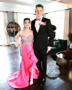 Jenny McCarthy-Wahlberg Instagram - #prom 2022 @evanjasher and @natalie_isabella20 looking gorgeous! 💕