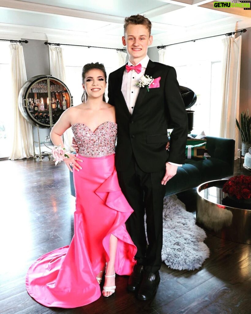 Jenny McCarthy-Wahlberg Instagram - #prom 2022 @evanjasher and @natalie_isabella20 looking gorgeous! 💕