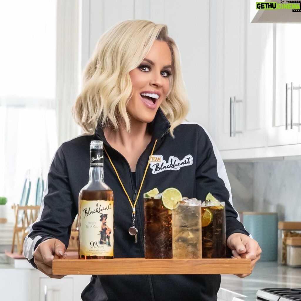 Jenny McCarthy-Wahlberg Instagram - What’s better than checking off my to-do list? Checking in with your friends! Grab a bottle of @BlackheartRum and tag a friend you want to get mixing with. 🍹 You won’t regret it. #cheersbeforechores #UpToSomethingGood#blackheart 🖤 #ad